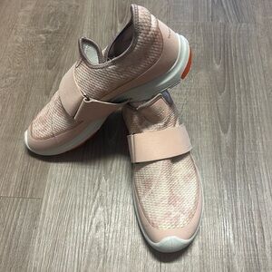 ECCO blush Sneakers - Euro 42 NEW